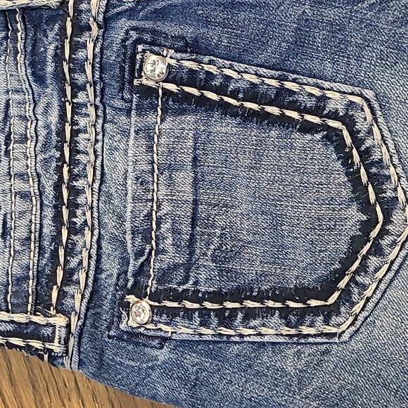 ADORABLE Miss Me Boyfriend Shorts! Cute Stitching Details ♥♥ Size 25 - Picture 7 of 8